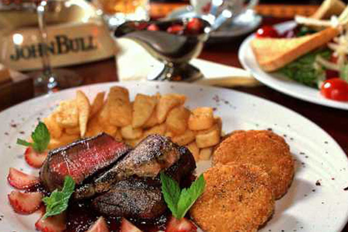 Tradícionális, viktoriánus, korabeli angol pub- és étterem a magyaros ízektől az angol steak-ig