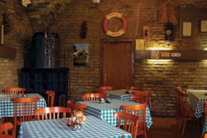 Az 1800-as évek eleje óta működő igazi magyar étterem házias ízekkel, magyaros halételekkel